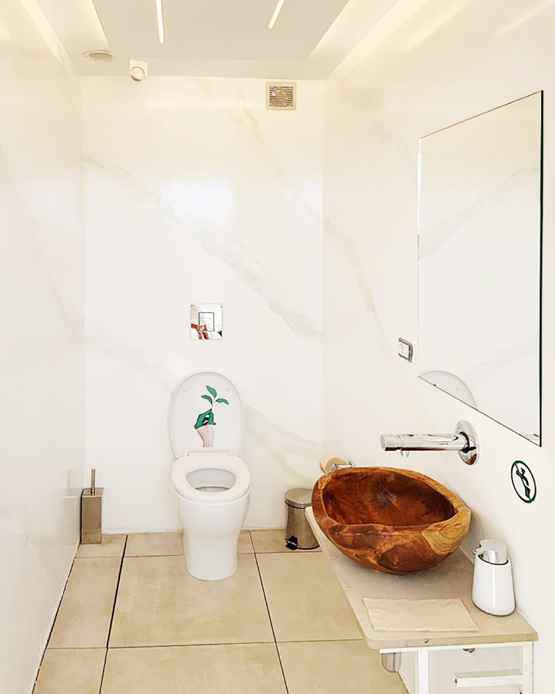 Bow – Bathroom on Wheels